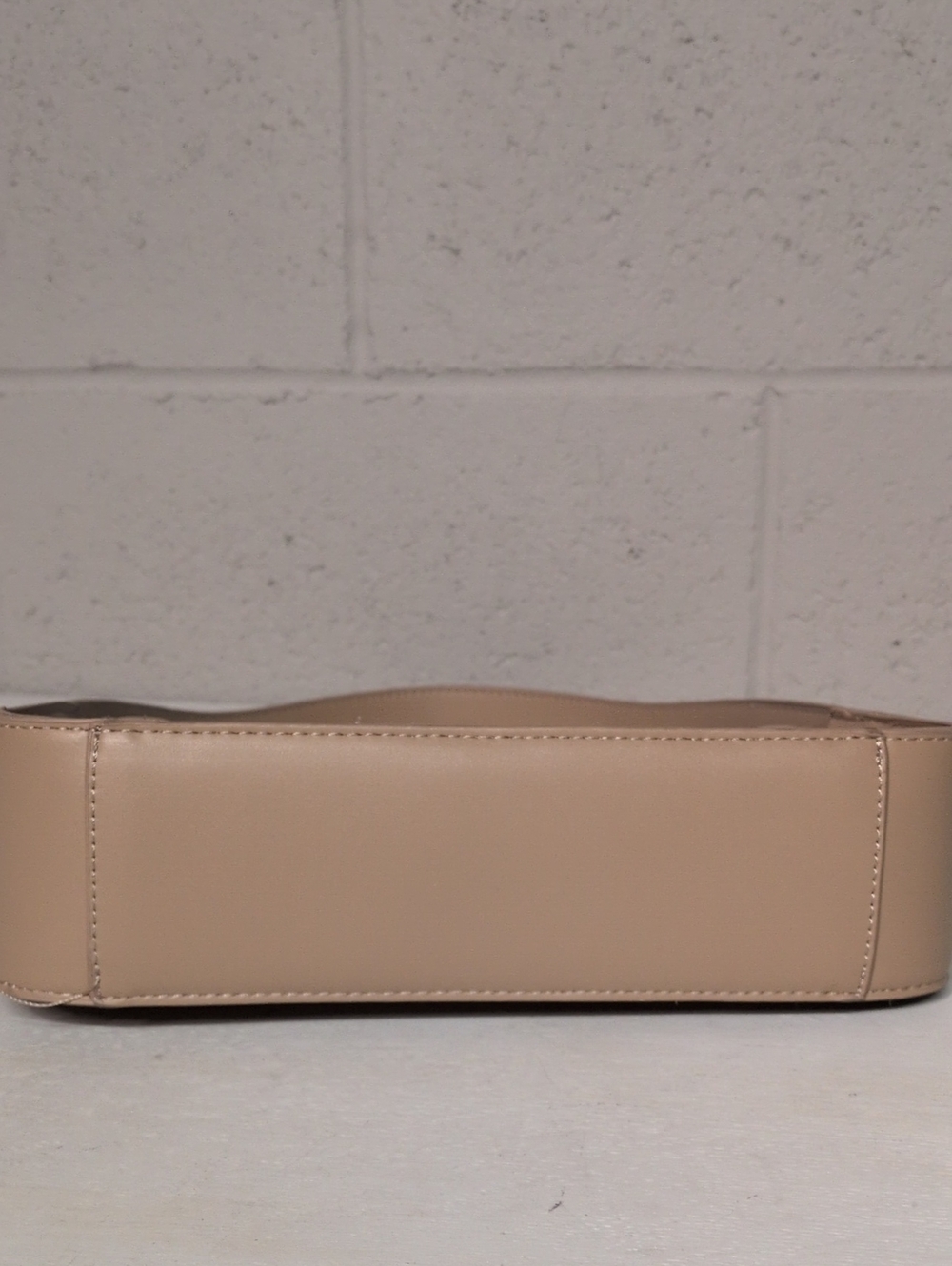 Beige Leather Shoulder Bag with Turn-Lock Closure - Picture 5 of 8